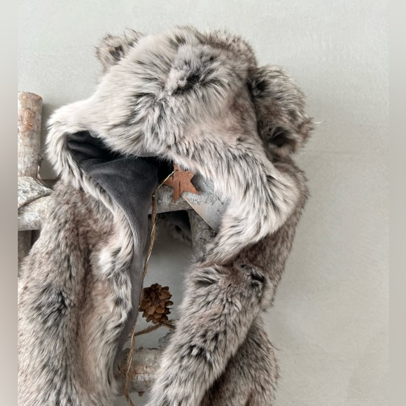 RHBabay&Child Cozy fluffy hat and fluffy home sleepers boots. Boy/Girl - Picture 3 of 7